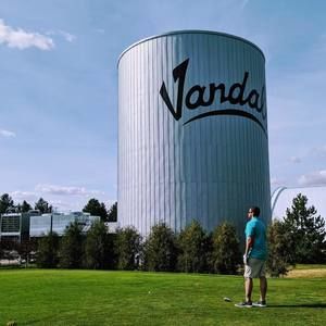 Meet your Posher, Johnie